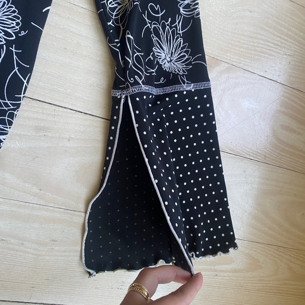 Notations Printed Ruffle Edge Long Sleeve - Picture 2 of 5